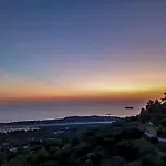 Holiday home Irida's House Lakithra